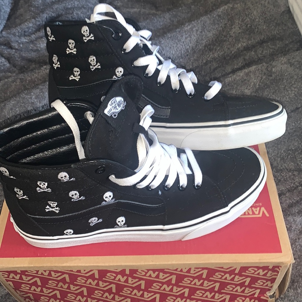 Men Vans off the wall …